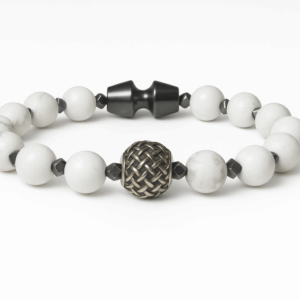 Pulseira Howlita Branca com Hematita e Berloque de Aço